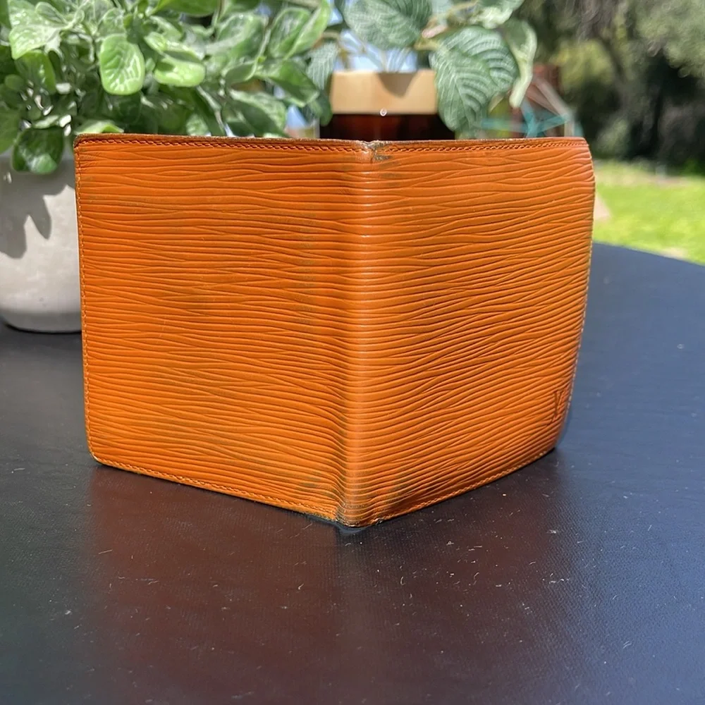 🍂Men’s bifold epi Louis Vuitton wallet - Picture 3 of 10